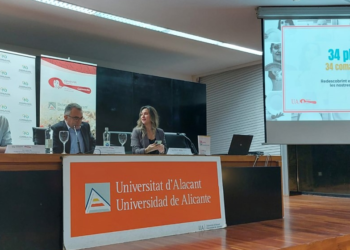 Presentación del libro con Luis Cabañas (presidente del Colegio de Dietistas-Nutricionistas) y los profesores universitarios Bernabéu y Tormo.