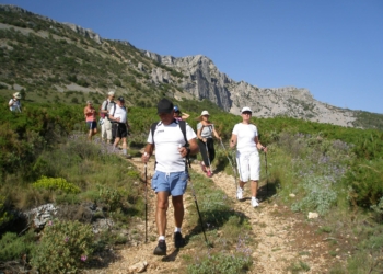 Los parajes de la provincia de Alicante son ideales para practicar el Nordic Walking.