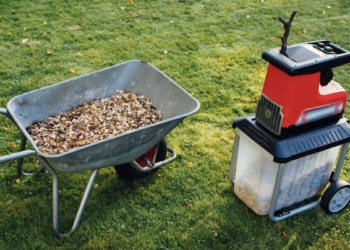 Alcoy pone en marcha un servicio de alquiler a la ciudadanía de maquinaria para triturar restos vegetales