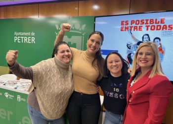 Petrer visibiliza la unión entre mujeres en la campaña de sensibilización del 8M