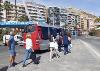 Alicante dobla la cifra de usuarios de la lanzadera al castillo tras ampliar el recorrido