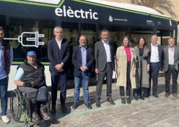 Elche se convierte en la primera ciudad de la provincia en introducir un autobús eléctrico en su flota de transporte público