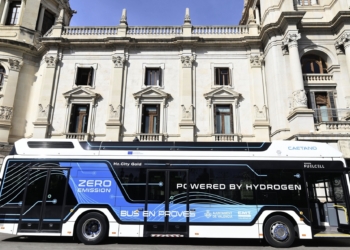 València prueba por primera vez un autobús urbano de hidrógeno verde