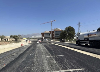 La Nucía asfalta el nuevo acceso a la Ciutat Esportiva y Colegio Muixara