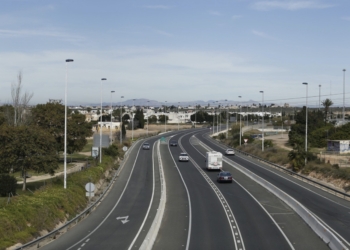 Este lunes comienzan los trabajos de mantenimiento del alumbrado de la N-332 a su paso por Torrevieja