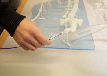 Un simulador arterial ‘a la carta’ permite ensayar operaciones de aneurisma