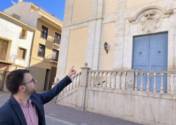 Petrer restaura uno de los escudos heráldicos más antiguos de la ciudad