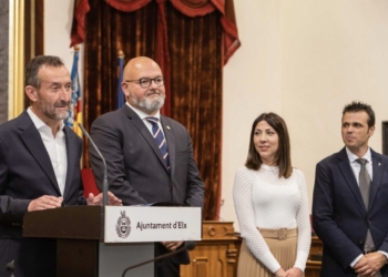 El Salón de Plenos acogió el acto institucional por la declaración de la Semana Santa ilicitana como Fiesta de Interés Turístico Autonómico