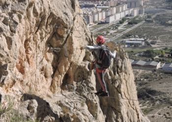 Las Vías Ferratas de Bolón se consolidan entre los amantes de las emociones fuertes