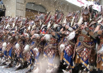 Alcoy habilitará dos líneas de autobús lanzadera para el Día de las Entradas