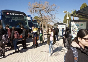 Casi 300 estudiantes nucieros se benefician de la subvención del transporte