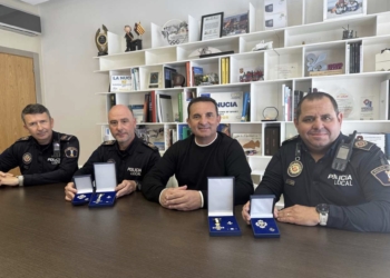 Un agente de la Policía de La Nucía condecorado por salvar a una vecina