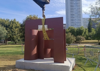 València instala en el jardín del Túria dos esculturas de Diesco donadas por el artista