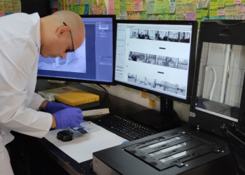 Roberto López es el encargado de la recuperación y digitalización de más de 20.000 fotografías hasta el momento | Archivo de José Ibáñez Martínez 'Soli'