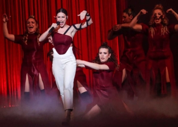 Blanca Paloma actuando en el Benidorm Fest 2023.