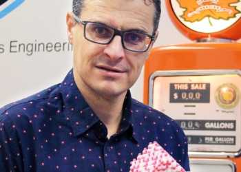 «Los científicos debemos adaptar nuestro lenguaje a la sociedad»