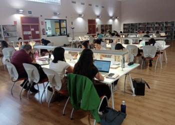 La Biblioteca de Caravana amplía horario por los exámenes