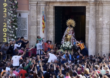 València conmemora el centenario de la coronación de la Virgen de los Desamparados