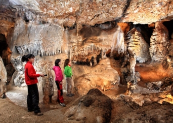 Estudios geológicos para toda la familia, por ejemplo en la gruta de Don Juan.