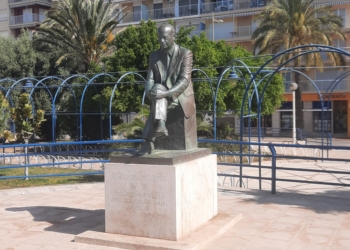 La vinculación de Fernández Ordóñez con Santa Pola fue muy extensa.