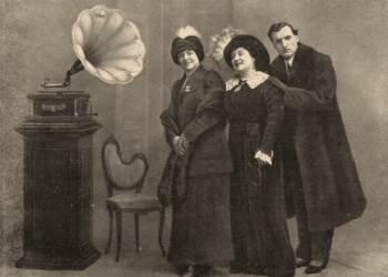 Una foto promocional del primer disco de la pareja, Luisa y Emilio, aquí acompañados por la tiple cómica Peligros Pujol | ‘Mundo Gráfico’, 25-12-1912