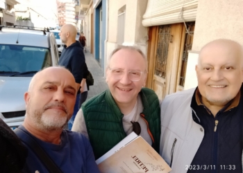 Ramón García con el fallecido José María Bernabeu y José Luis Payá, ponente de la Comisión de Músicas de la Unión de Festejos de Petrer.