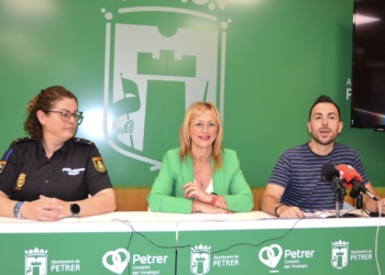 Policía Local y Nacional organizan una charla dirigida a la población de edad avanzada que es más vulnerable a ser víctimas de estafas