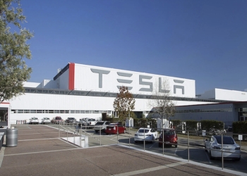 La Generalitat desmiente haber cerrado un acuerdo con Tesla para su desembarco en la región