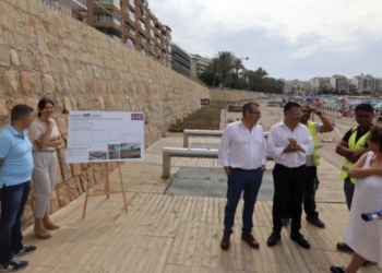 La nueva pasarela de la playa de Poniente llegará hasta el Paseo de Colón