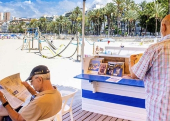 Benidorm abre las dos biblioplayas de Poniente