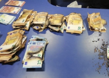 La Policía Local de Elda rescata a una mujer afectada por inhalación de humo en el incendio de su vivienda