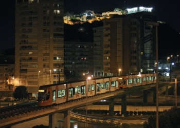 TRAM d’Alacant ofrecerá servicio especial nocturno este sábado hasta las 3 horas con motivo de la Entrada de Bandas y Comisiones