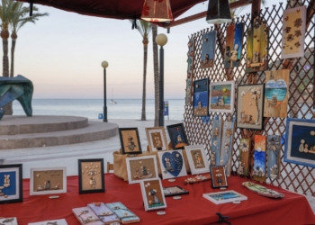 Vuelve la Feria de Artesanía a la playa del Racó de l’Albir