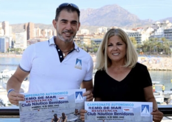 La bahía de Benidorm acoge este domingo el Autonómico de Remo de Mar