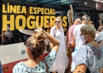 Autobús especial gratuito en Alicante para visitar las Hogueras