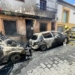 Un incendio calcina un vehículo y afecta a dos viviendas en pleno centro de La Nucía