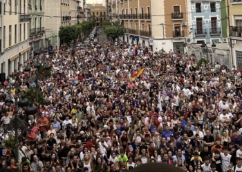 Más de 2.300 personas se dieron cita en la Plaza de la Constitución para celebrar el ascenso del Eldense