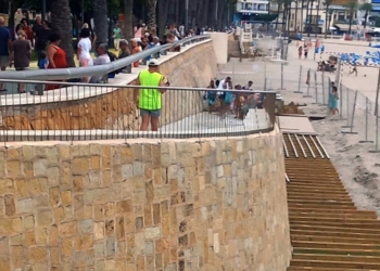 Costas paraliza la obra de ampliación de la pasarela peatonal de Poniente