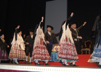 Villena renueva los convenios de colaboración con asociaciones culturales y los vecinos de San Antón