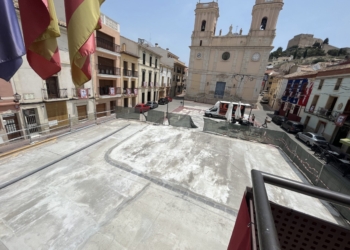 La totalidad de la plaza de Baix vuelve a ser transitable