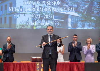 Vicente Arques investido con mayoría absoluta alcalde de l’Alfàs tras 16 años al frente del Ayuntamiento
