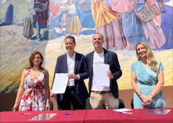 PSOE y Elda para Todas firman el pacto de gobierno.