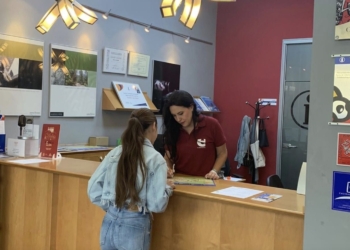 Más de 4.000 personas han pasado ya por la Oficina Tourist Info de Elda