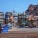 Alicante destina 50 operarios y 20 máquinas al operativo especial de limpieza de playas