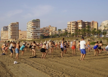 La playa de Arenales y El Altet acogen las actividades deportivas del programa En forma