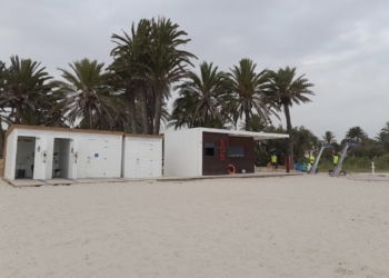 Orihuela pone en funcionamiento el servicio de aseos en las playas del municipio