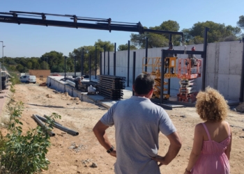 Orihuela refuerza el servicio de RSU y Limpieza Viaria en la zona costera