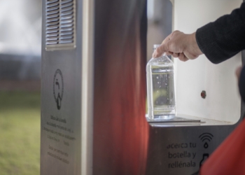 El consumo de agua de las fuentes municipales refrigeradas llega a los 100.000 litros este verano