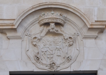 Un conde, su escudo y la villa de Petrer