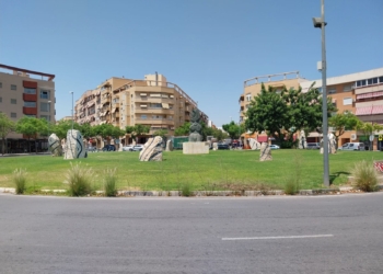 El Ayuntamiento limpia el acceso al municipio desde Villafranqueza